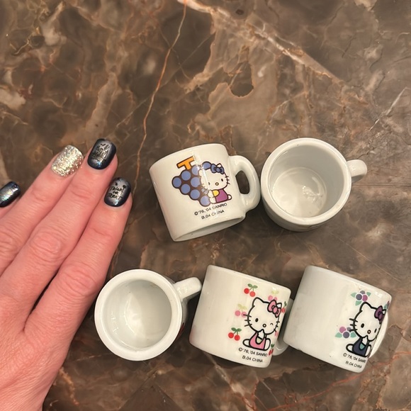 Hello Kitty Mini Mugs! - Picture 2 of 2